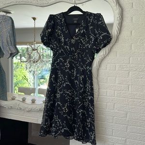 NWT Club Monaco, V-neck puff sleeve dress navy size 4